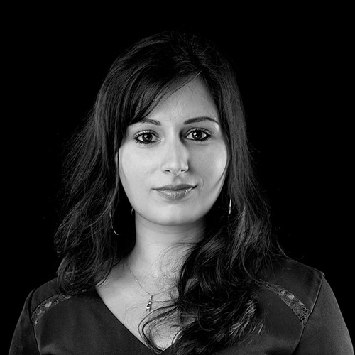 Portrait noir et blanc de Caroline CAIA