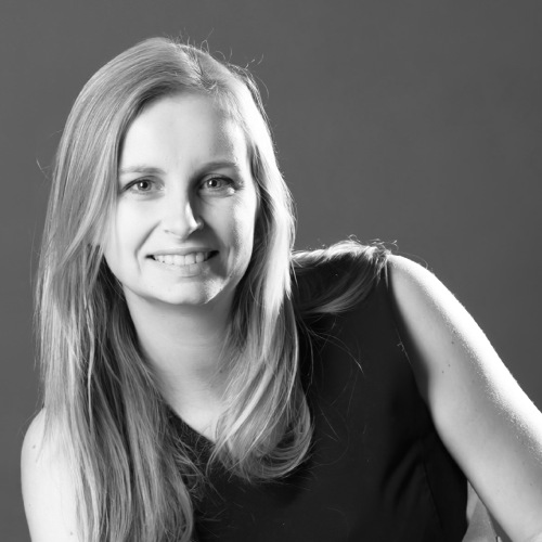 Portrait d'Elise MITAUT en noir et blanc